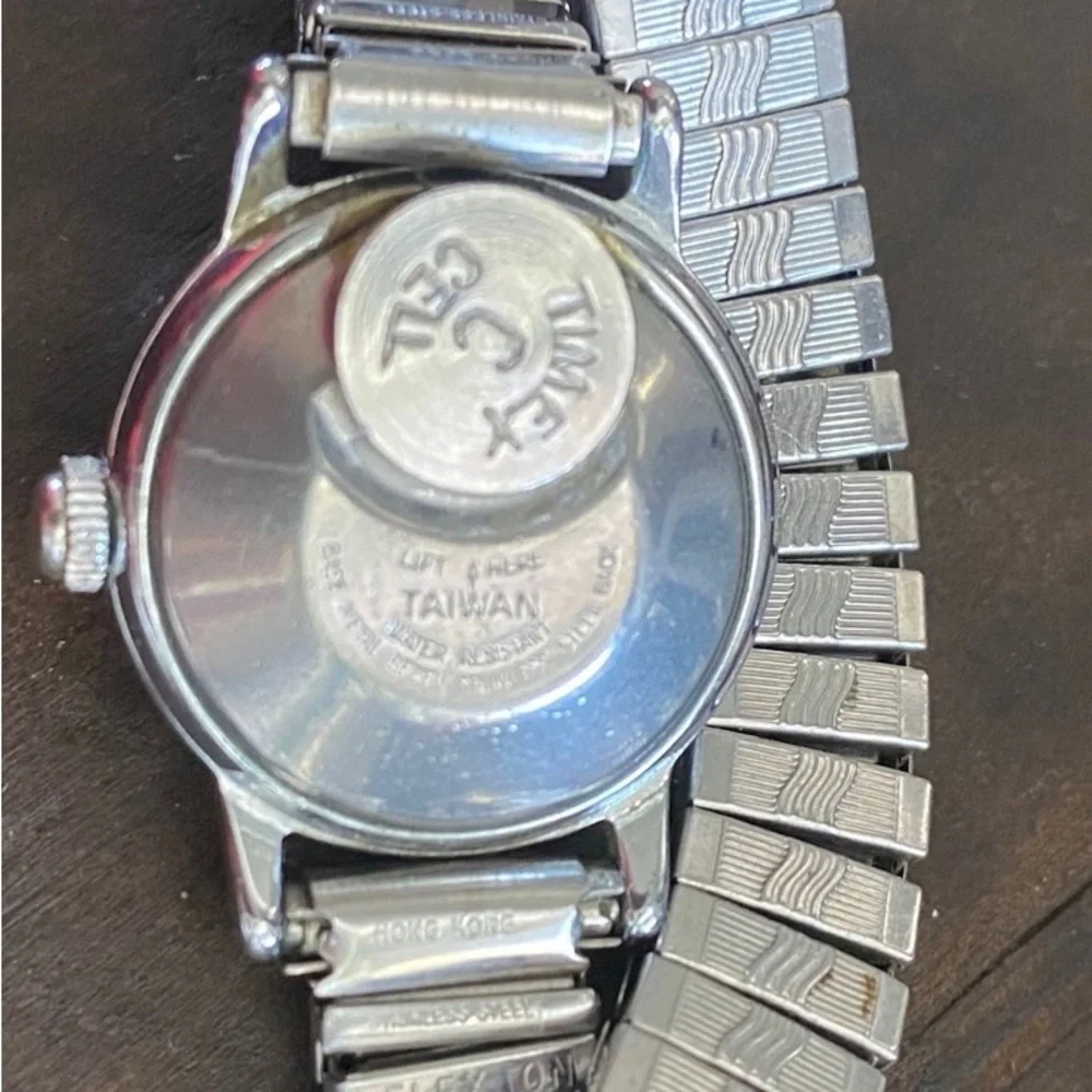 Lot of 4 Watches Three Women One Mens Kathy Ireland•Timex Electric•Carriage•